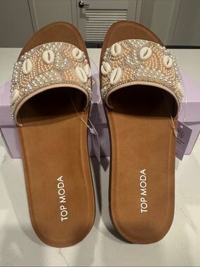 Brand New TOP Moda Tan Slide Sandals with Pearl Beads & Shell Accents